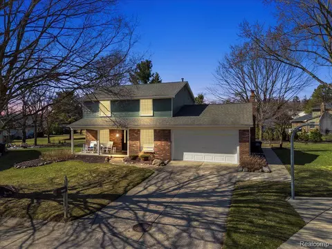 42508 Ravina Crt Ct, Northville, MI 48168