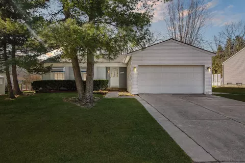 3649 Barberry Cir, Wixom, MI 48393