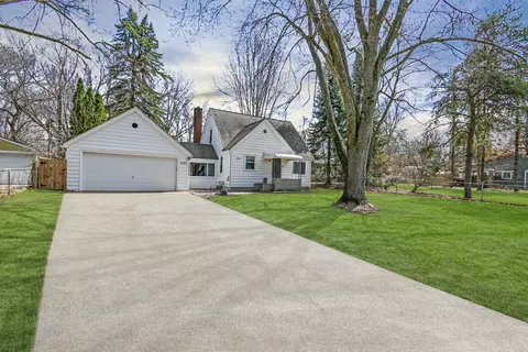 1745 Petrolia, West Bloomfield, MI 48324