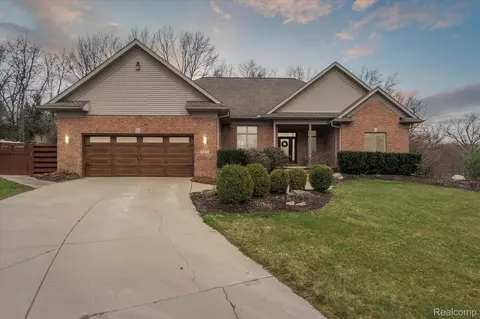 5167 Hunters Rdg, Holly, MI 48442
