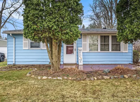 707 Mary Ct, Fenton, MI 48430
