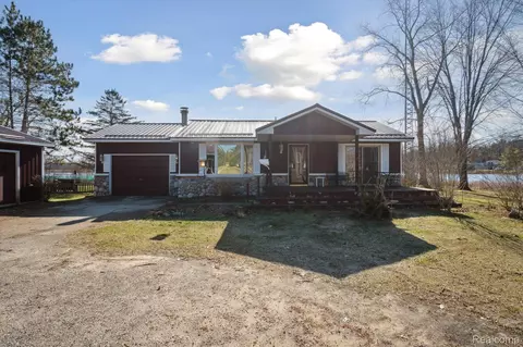 1901 Beach Dr, Crystal, MI 48818