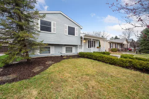 830 Tanager Trl, Howell, MI 48843