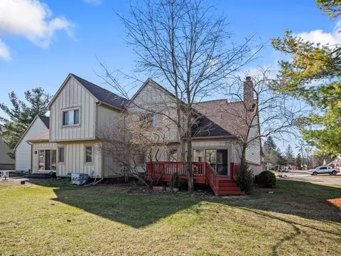 730 Red Maple Ln, Wixom, MI 48393