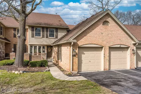 4553 Golf View Dr, Genoa, MI 48116
