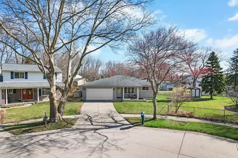 14551 Yale Crt Ct, Sterling Heights, MI 48313