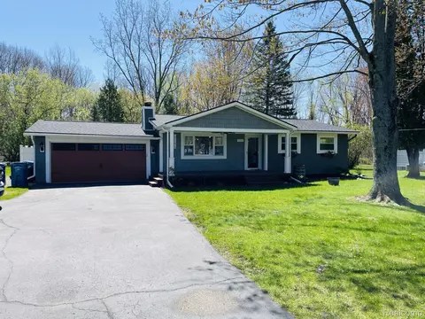 3281 Horrell Crt Ct, Fenton, MI 48430