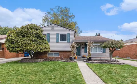 31716 Nelson Dr, Warren, MI 48088