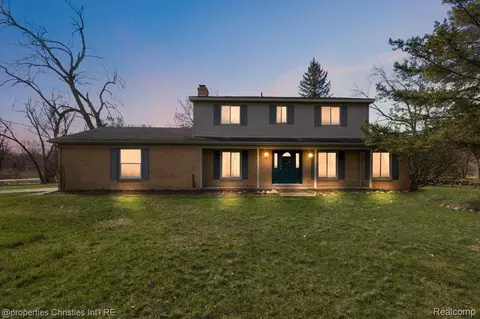2208 E Coon Lake Trl, Genoa, MI 48843 photo 1