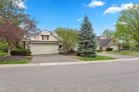 7387 Simsbury Dr 1 Dr, West Bloomfield, MI 48322