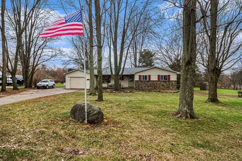 6181 Lobdell Rd, Fenton, MI 48451