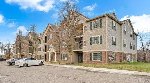 14307 Pinehurst Ln, Grand Blanc, MI 48439
