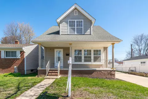 22715 Avon St, Saint Clair Shores, MI 48082