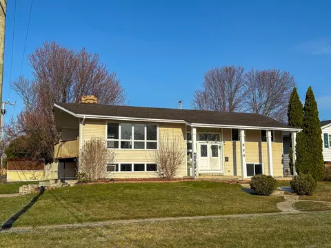 890 Illinois St, Marysville, MI 48040