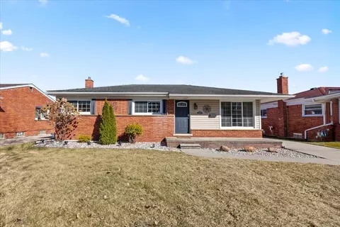1809 W Longmeadow Rd, Trenton, MI 48183