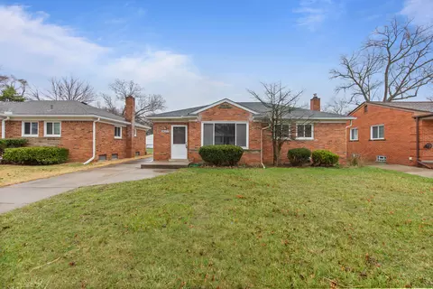 24066 Scotia Rd, Oak Park, MI 48237