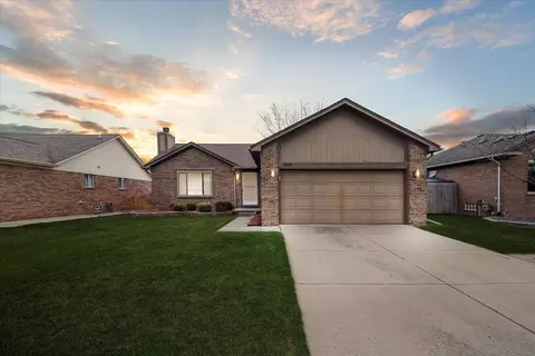 46044 Royal Dr, Chesterfield, MI 48051