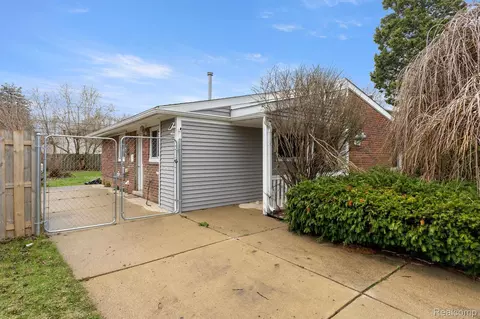 9424 Polk St, Taylor, MI 48180