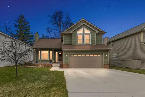 1570 Larchmont Ave, Waterford, MI 48328