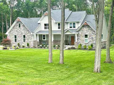 2323 Canterwood, Highland, MI 48357