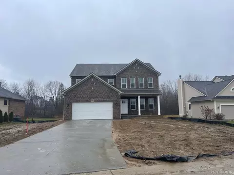 2290 Village Woods Dr, Grand Blanc, MI 48439