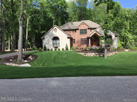 2549 Pine Blfs, Highland, MI 48357