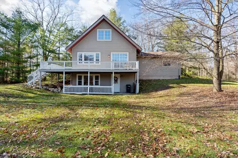 2760 Erin Dr, Metamora, MI 48455