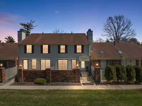 38573 Golfview Dr W 2 Dr W, Clinton Township, MI 48038