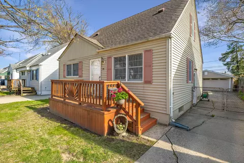 95 Leroy Ave, Clawson, MI 48017