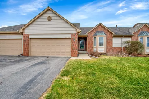31786 John Michael Cir, Warren, MI 48093