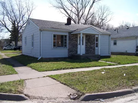 2002 16th St, Port Huron, MI 48060