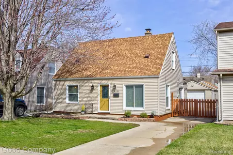 2221 E 10 Mile Rd, Royal Oak, MI 48067