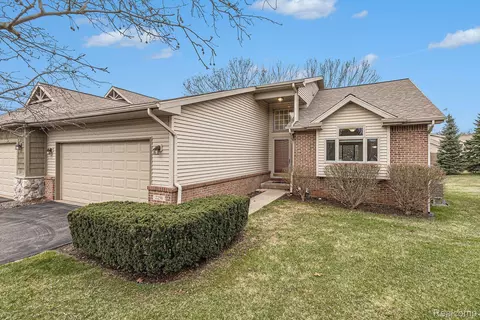 2250 Willow Tree Dr, Brighton, MI 48116