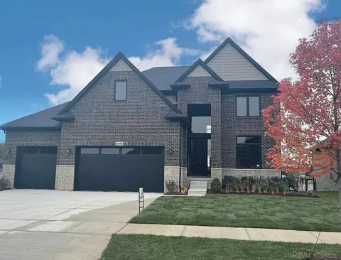 22040 Chaucer Ct, Macomb, MI 48044