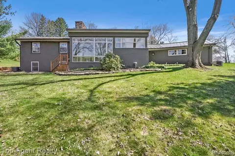 164 W Hickory Grove Rd, Bloomfield Hills, MI 48304