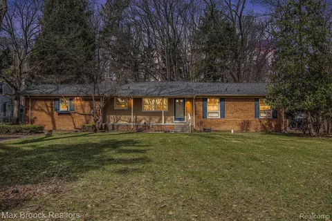 22505 Riverdale Dr, Southfield, MI 48033