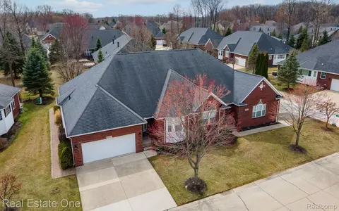 3336 Galaxy Blvd, Sterling Heights, MI 48314