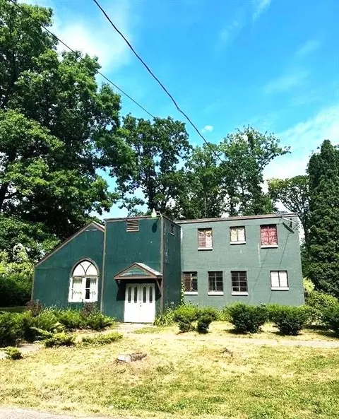 3881 Olive St, Saginaw, MI 48601