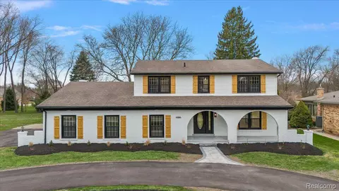 61561 N Ridge Trl, Washington, MI 48094
