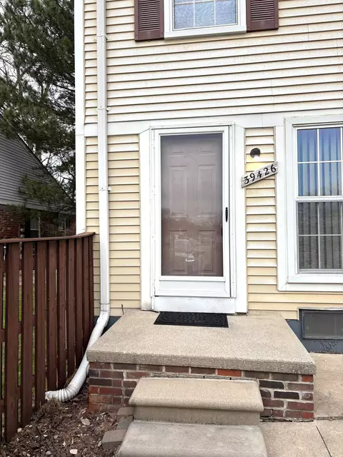 39426 Old Dominion Dr, Clinton Township, MI 48038