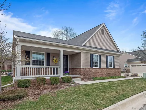 1183 Paradise Trl, Oxford, MI 48371