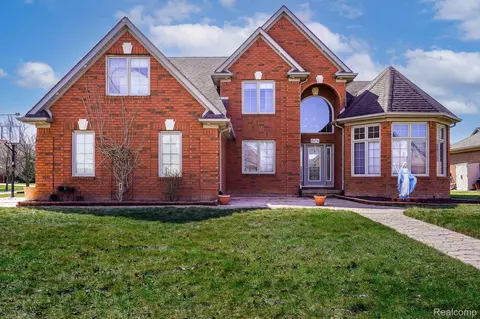 8670 Lillian Dr, Washington, MI 48094