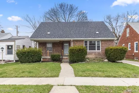15655 Semrau Ave, Eastpointe, MI 48021