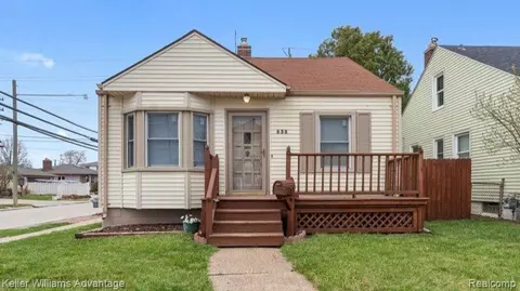 838 Saint Johns St, Wyandotte, MI 48192