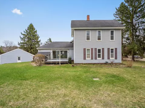 758 W Glass Rd, Groveland, MI 48462