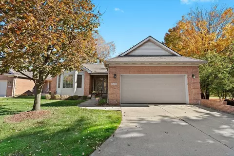 26200 Orchard Lake Rd, Farmington Hills, MI 48334