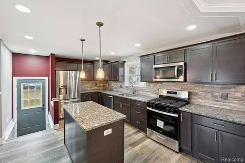 9014 Grove Dr, Northfield, MI 48189