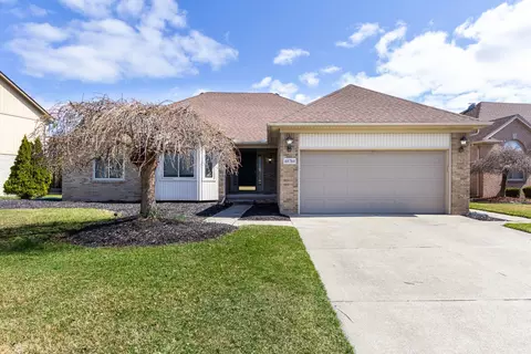 48784 Belltower Dr, Macomb, MI 48044