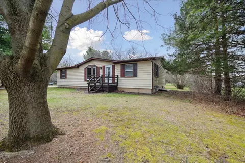 7822 Bishop Rd, Green Oak, MI 48116