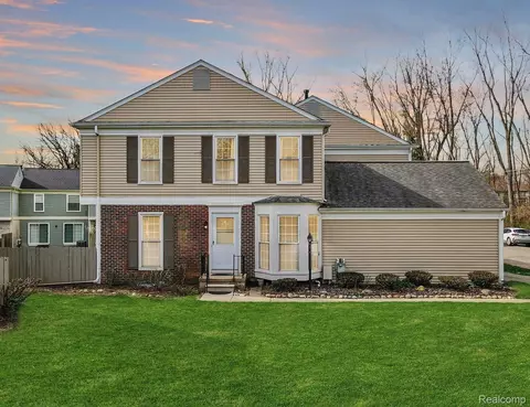 1223 Candlestick Ln, Rochester Hills, MI 48306